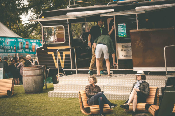 2 stk. Lounge furniture in front of a food truck at Hansted Live