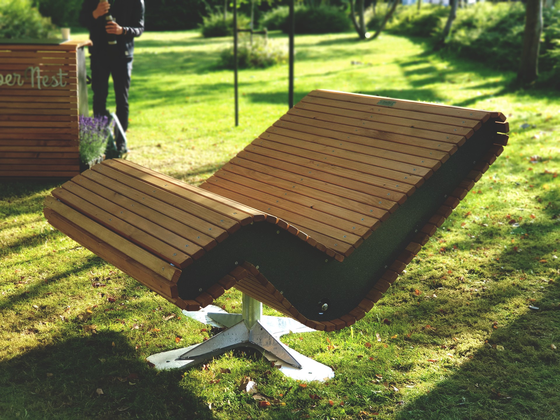 underjordisk Sædvanlig Apparatet En udendørs bænk med plads til at nyde solen med en ven - TimberRest