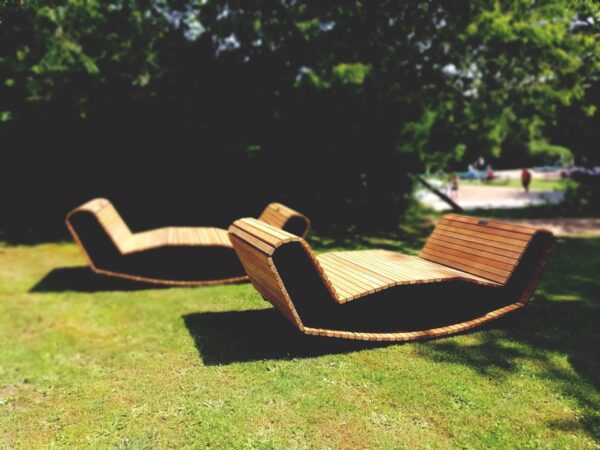 Social furniture that helps build natural relations: Outdoor lounge furniture on the lawn in Givskud Zoo .